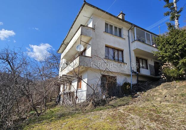 6917 3-этажный дом в горах, с. Стърница, обл. Смолян, Болгария!