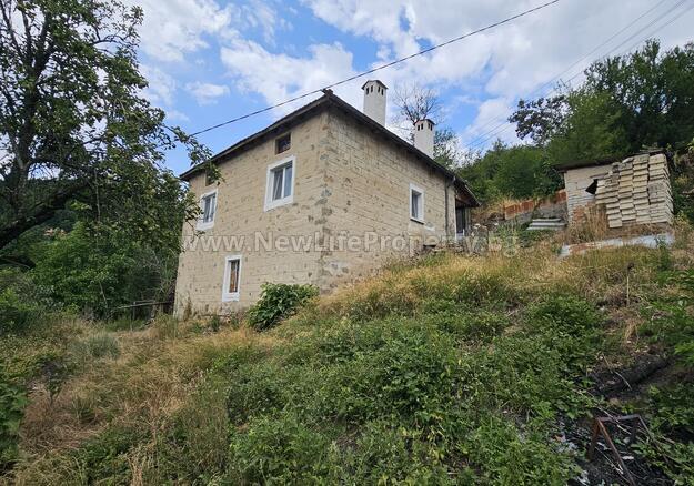 6959 2-этажный дом в горах, с. Давидково, обл. Смолян, Болгария!
