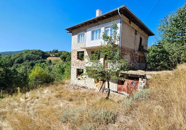 7047 3-этажный дом в горах, с.Стърница, обл. Смолян, Болгария!