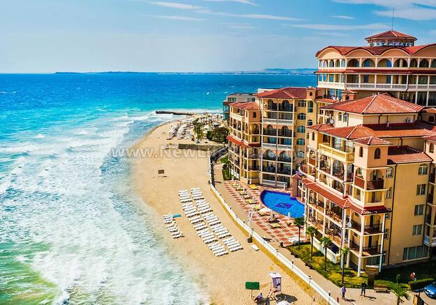 7074 3-к квартира с видом на море в к-се «Atrium Beach», Елените, Болгария.